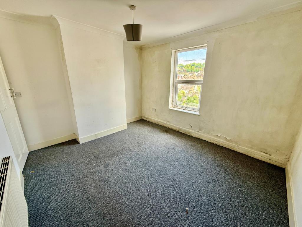 Lot: 79 - TERRACE HOUSE FOR IMPROVEMENT - Bedroom one